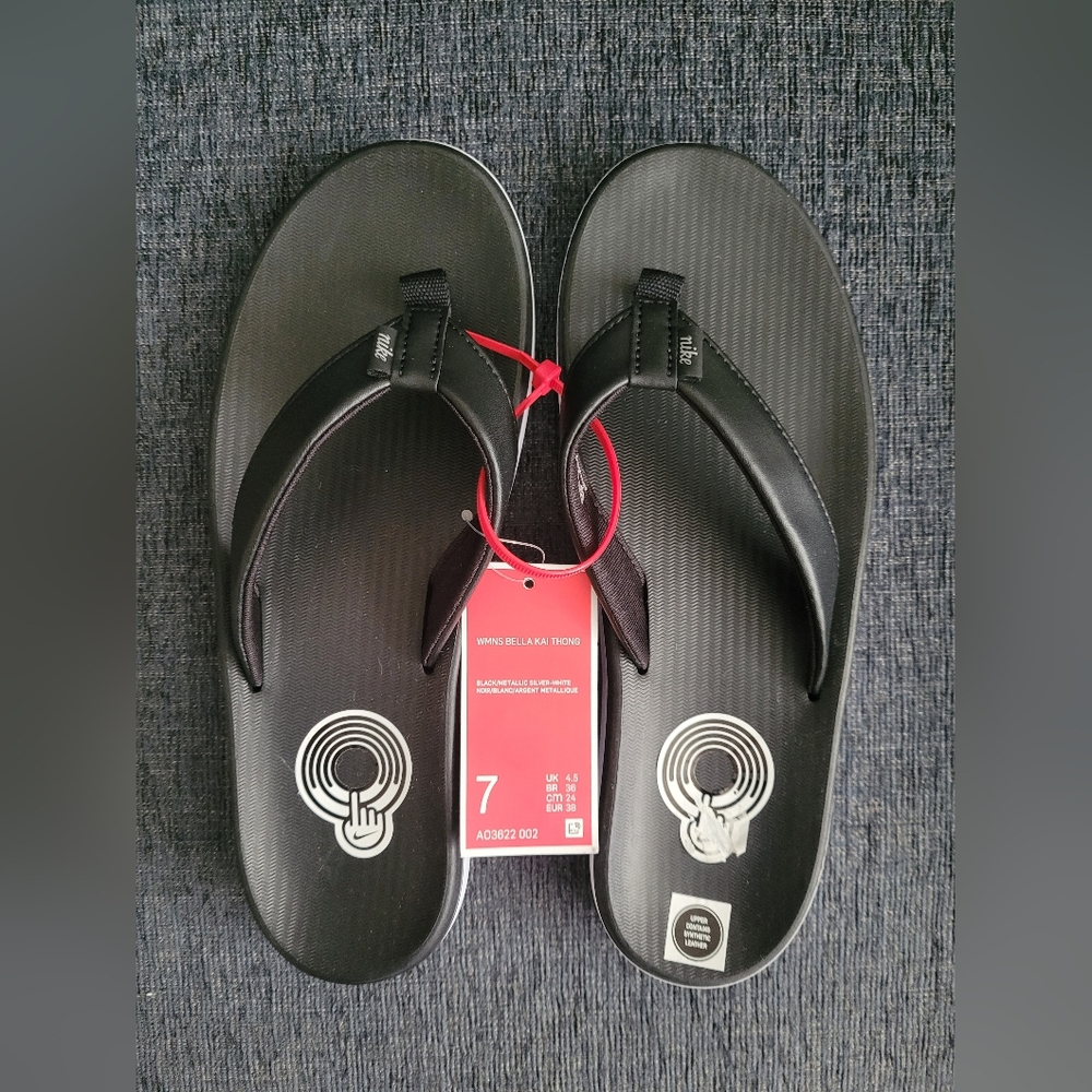 Women's Nike Bella Kai thong sandals sz 7